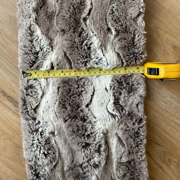 LOFT Faux Fur Infinity Scarf - Picture 13 of 17